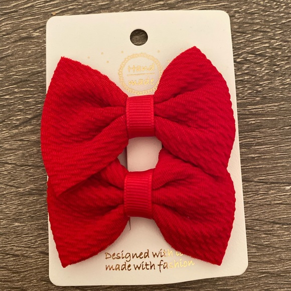 2 small red hair bows - Picture 1 of 1